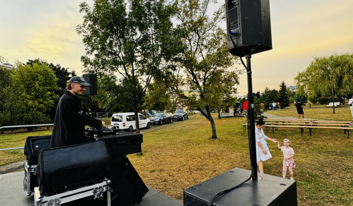 5. fotografia fotogalérie Aktuality / Koncert pre Furčanov nezastavilo ani počasie - foto