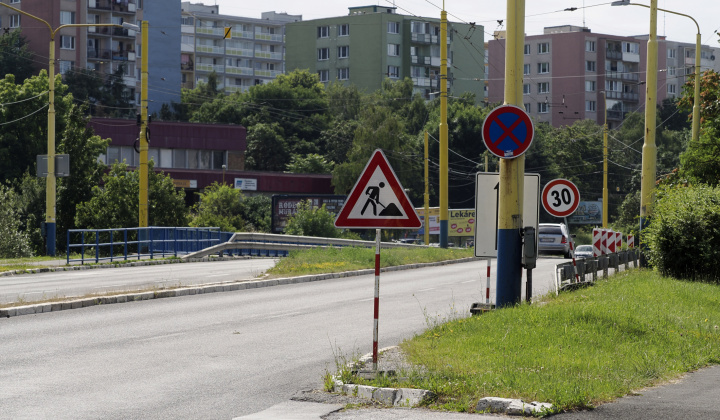 1. fotografia fotogalérie Aktuality / V stredu 21.augusta sa začne oprava poškodeného mosta pri Pošte 22 - foto