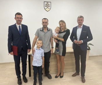 Kultúrno-spoločenské a športové aktivity / Na obrade uvítania detí sme prijali 17 nových obyvateľov nášho sídliska - foto