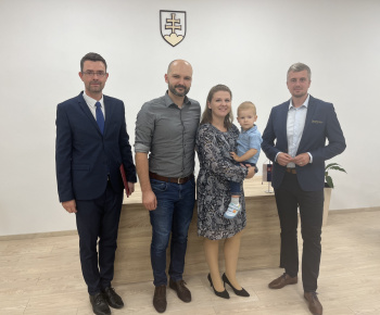 Kultúrno-spoločenské a športové aktivity / Na obrade uvítania detí sme prijali 17 nových obyvateľov nášho sídliska - foto