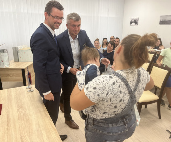 Kultúrno-spoločenské a športové aktivity / Na obrade uvítania detí sme prijali 17 nových obyvateľov nášho sídliska - foto