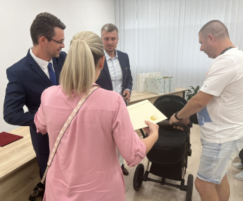 Kultúrno-spoločenské a športové aktivity / Na obrade uvítania detí sme prijali 17 nových obyvateľov nášho sídliska - foto