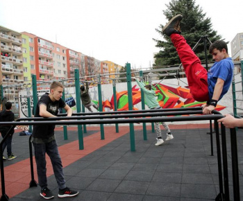 Aktuality / Nové workoutové ihrisko - foto