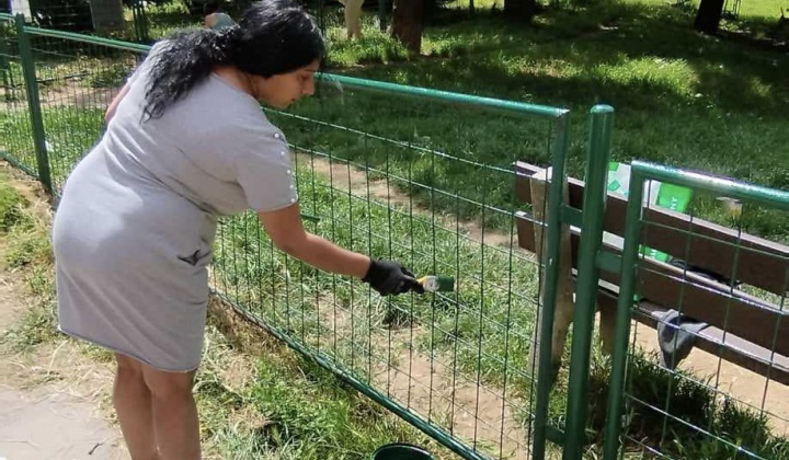 1. fotografia fotogalérie Aktuality / Psychosociálne centrum pomáha skrášľovať naše sídlisko - foto