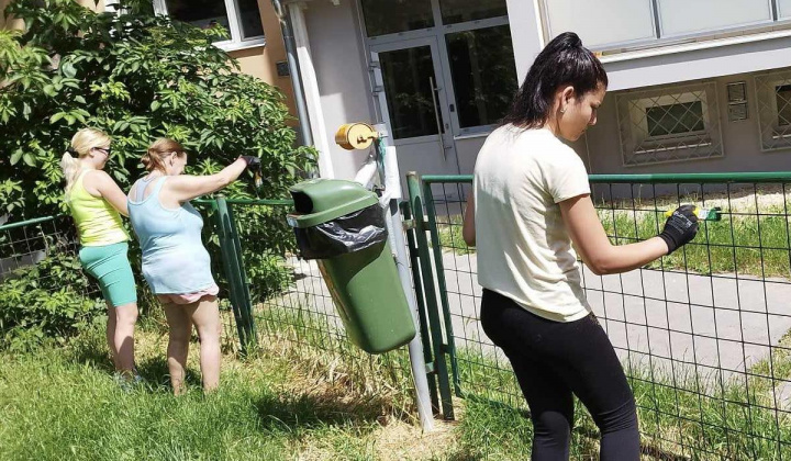2. fotografia fotogalérie Aktuality / Psychosociálne centrum pomáha skrášľovať naše sídlisko - foto