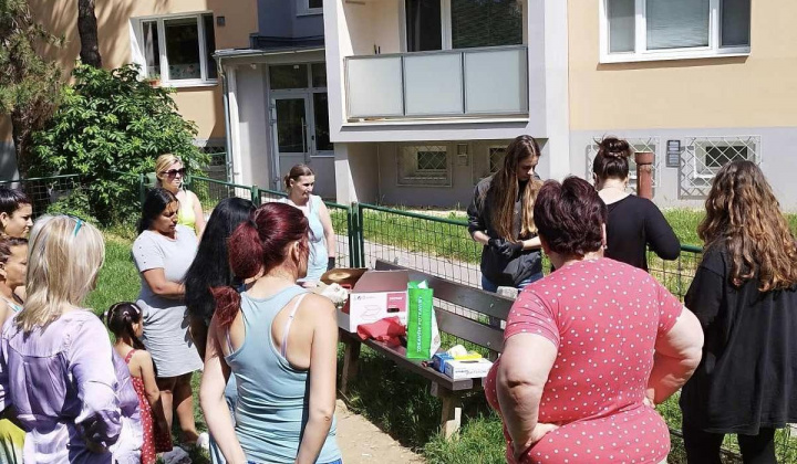 4. fotografia fotogalérie Aktuality / Psychosociálne centrum pomáha skrášľovať naše sídlisko - foto