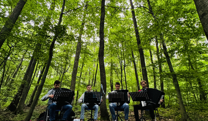 4. fotografia fotogalérie Aktuality / Lesopark sa rozohral 5. ročníkom Hudby v lese - foto