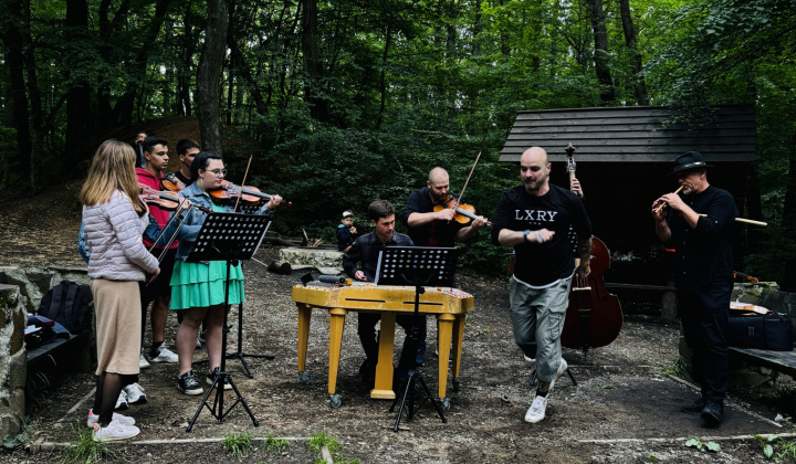 9. fotografia fotogalérie Aktuality / Lesopark sa rozohral 5. ročníkom Hudby v lese - foto