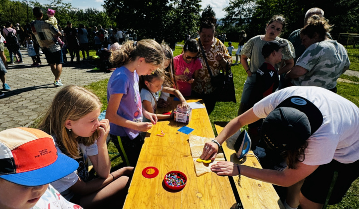 5. fotografia fotogalérie Aktuality / Park pri fontáne ožil Medzinárodným dňom detí - foto