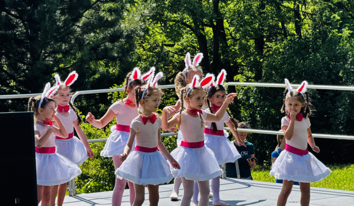 10. fotografia fotogalérie Aktuality / Park pri fontáne ožil Medzinárodným dňom detí - foto