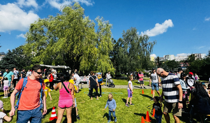 16. fotografia fotogalérie Aktuality / Park pri fontáne ožil Medzinárodným dňom detí - foto
