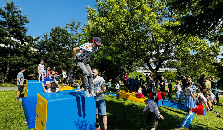 18. fotografia fotogalérie Aktuality / Park pri fontáne ožil Medzinárodným dňom detí - foto