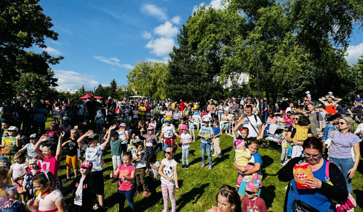 22. fotografia fotogalérie Aktuality / Park pri fontáne ožil Medzinárodným dňom detí - foto