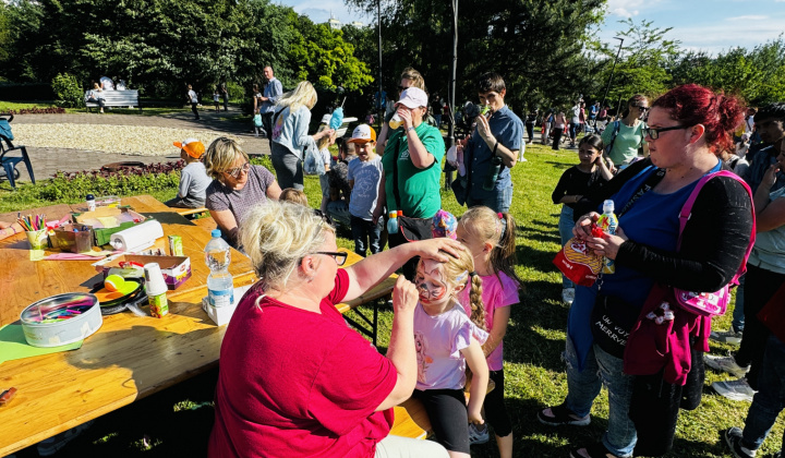 24. fotografia fotogalérie Aktuality / Park pri fontáne ožil Medzinárodným dňom detí - foto