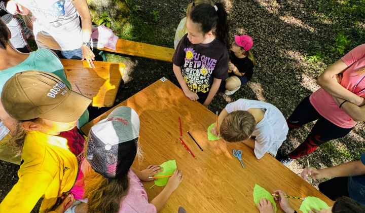 6. fotografia fotogalérie Aktuality / Štvrtáci sa učili o ochrane životného prostredia interaktívnou formou - foto