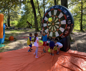 Kultúrno-spoločenské a športové aktivity / Deti si v lesoparku užili 8. ročník podujatia Family Sport Day - foto