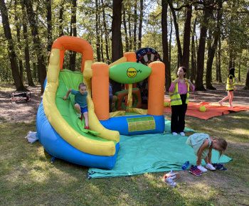 Kultúrno-spoločenské a športové aktivity / Deti si v lesoparku užili 8. ročník podujatia Family Sport Day - foto