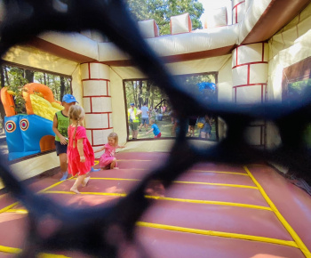 Kultúrno-spoločenské a športové aktivity / Deti si v lesoparku užili 8. ročník podujatia Family Sport Day - foto Kultúrno-spoločenské a športové aktivity / Deti si v lesoparku užili 8. ročník podujatia Family Sport Day - foto