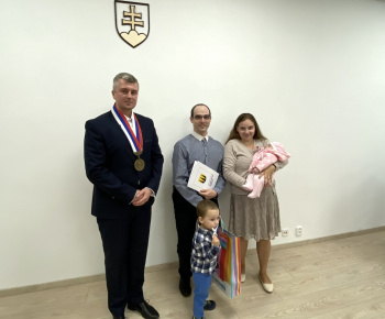 Kultúrno-spoločenské a športové aktivity / Na obrade uvítania detí sme prijali 25 nových obyvateľov našej mestskej časti - foto Kultúrno-spoločenské a športové aktivity / Na obrade uvítania detí sme prijali 25 nových obyvateľov našej mestskej časti - foto