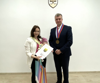 Kultúrno-spoločenské a športové aktivity / Na obrade uvítania detí sme prijali 25 nových obyvateľov našej mestskej časti - foto Kultúrno-spoločenské a športové aktivity / Na obrade uvítania detí sme prijali 25 nových obyvateľov našej mestskej časti - foto