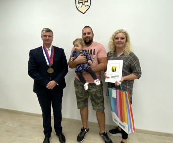 Kultúrno-spoločenské a športové aktivity / Na obrade uvítania detí sme prijali 25 nových obyvateľov našej mestskej časti - foto Kultúrno-spoločenské a športové aktivity / Na obrade uvítania detí sme prijali 25 nových obyvateľov našej mestskej časti - foto