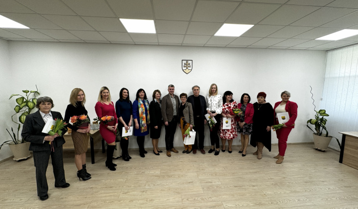 1. fotografia fotogalérie Aktuality / Mestská časť ocenila 14 zamestnancov z furčianskych škôl - foto