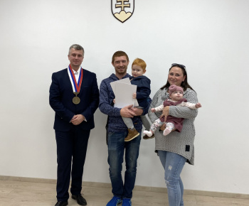 Kultúrno-spoločenské a športové aktivity / Na obrade uvítania detí sme prijali 25 nových obyvateľov našej mestskej časti - foto Kultúrno-spoločenské a športové aktivity / Na obrade uvítania detí sme prijali 25 nových obyvateľov našej mestskej časti - foto