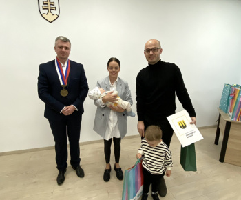 Kultúrno-spoločenské a športové aktivity / Na obrade uvítania detí sme prijali 25 nových obyvateľov našej mestskej časti - foto Kultúrno-spoločenské a športové aktivity / Na obrade uvítania detí sme prijali 25 nových obyvateľov našej mestskej časti - foto