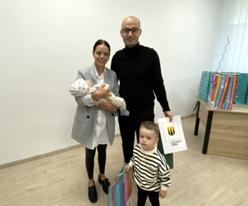 Kultúrno-spoločenské a športové aktivity / Na obrade uvítania detí sme prijali 25 nových obyvateľov našej mestskej časti - foto Kultúrno-spoločenské a športové aktivity / Na obrade uvítania detí sme prijali 25 nových obyvateľov našej mestskej časti - foto