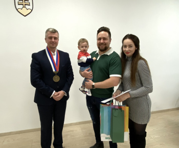 Kultúrno-spoločenské a športové aktivity / Na obrade uvítania detí sme prijali 25 nových obyvateľov našej mestskej časti - foto Kultúrno-spoločenské a športové aktivity / Na obrade uvítania detí sme prijali 25 nových obyvateľov našej mestskej časti - foto