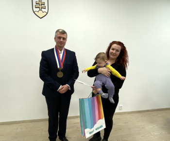 Kultúrno-spoločenské a športové aktivity / Na obrade uvítania detí sme prijali 25 nových obyvateľov našej mestskej časti - foto Kultúrno-spoločenské a športové aktivity / Na obrade uvítania detí sme prijali 25 nových obyvateľov našej mestskej časti - foto