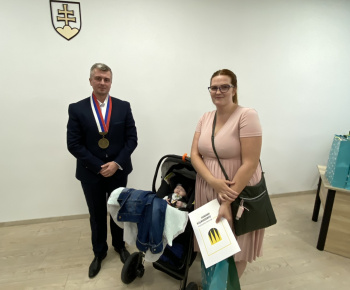 Kultúrno-spoločenské a športové aktivity / Na obrade uvítania detí sme prijali 25 nových obyvateľov našej mestskej časti - foto Kultúrno-spoločenské a športové aktivity / Na obrade uvítania detí sme prijali 25 nových obyvateľov našej mestskej časti - foto