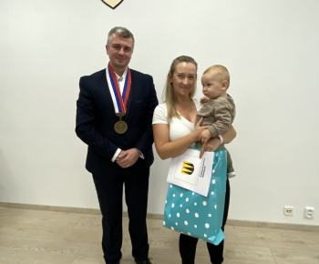 Kultúrno-spoločenské a športové aktivity / Na obrade uvítania detí sme prijali 25 nových obyvateľov našej mestskej časti - foto Kultúrno-spoločenské a športové aktivity / Na obrade uvítania detí sme prijali 25 nových obyvateľov našej mestskej časti - foto