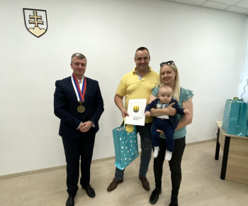 Kultúrno-spoločenské a športové aktivity / Na obrade uvítania detí sme prijali 25 nových obyvateľov našej mestskej časti - foto Kultúrno-spoločenské a športové aktivity / Na obrade uvítania detí sme prijali 25 nových obyvateľov našej mestskej časti - foto