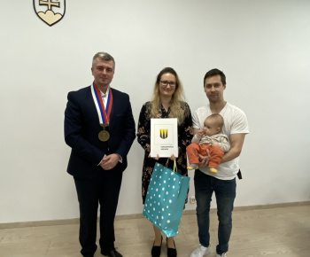 Kultúrno-spoločenské a športové aktivity / Na obrade uvítania detí sme prijali 25 nových obyvateľov našej mestskej časti - foto Kultúrno-spoločenské a športové aktivity / Na obrade uvítania detí sme prijali 25 nových obyvateľov našej mestskej časti - foto