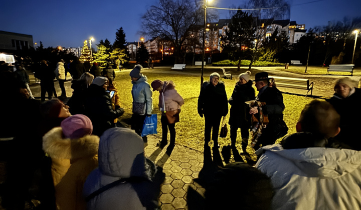 5. fotografia fotogalérie Aktuality / V parku pri fontáne sme si užili Novoročný koncert - foto