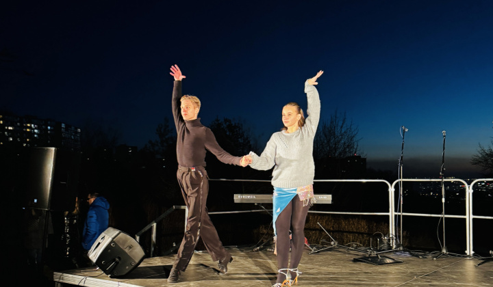 6. fotografia fotogalérie Aktuality / V parku pri fontáne sme si užili Novoročný koncert - foto