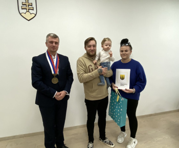 Kultúrno-spoločenské a športové aktivity / Na obrade uvítania detí sme prijali 25 nových obyvateľov našej mestskej časti - foto Kultúrno-spoločenské a športové aktivity / Na obrade uvítania detí sme prijali 25 nových obyvateľov našej mestskej časti - foto