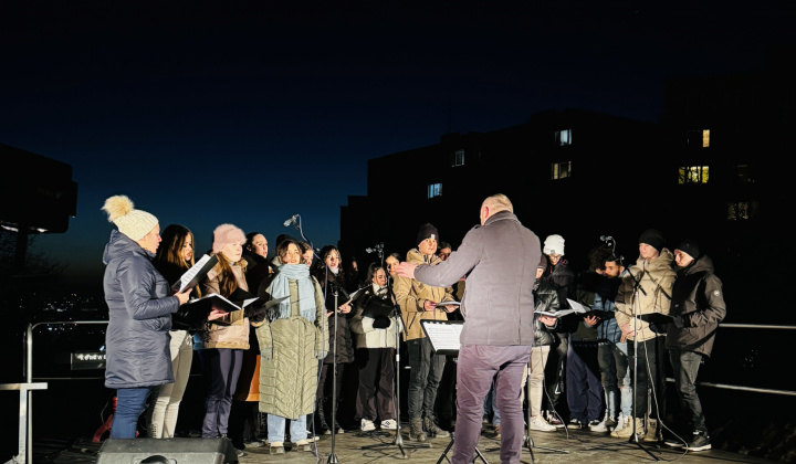 7. fotografia fotogalérie Aktuality / V parku pri fontáne sme si užili Novoročný koncert - foto