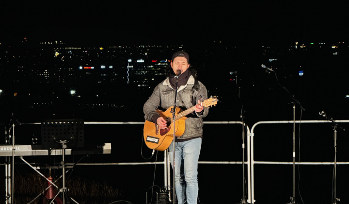 11. fotografia fotogalérie Aktuality / V parku pri fontáne sme si užili Novoročný koncert - foto