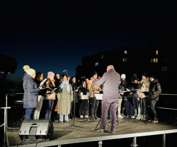 Kultúrno-spoločenské a športové aktivity / V parku pri fontáne sme si užili Novoročný koncert - foto