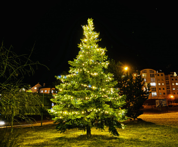 Kultúrno-spoločenské a športové aktivity / V parku pri fontáne sme si užili Novoročný koncert - foto Kultúrno-spoločenské a športové aktivity / V parku pri fontáne sme si užili Novoročný koncert - foto