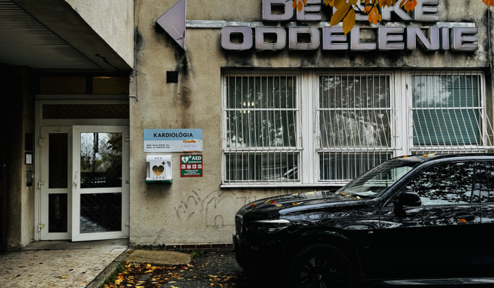 5. fotografia fotogalérie Aktuality / Na poliklinike sa sprevádzkoval externý defibrilátor - foto