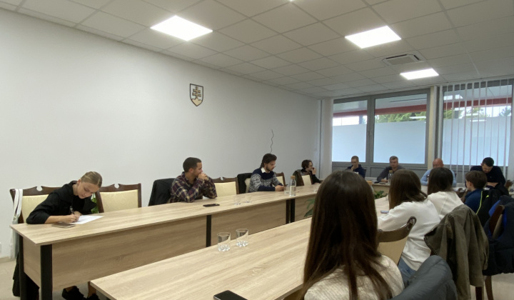 2. fotografia fotogalérie Aktuality / Novým predsedom mládežníckeho parlamentu našej mestskej časti sa stal Lukáš Lizák - foto