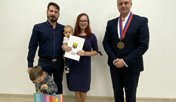 17. fotografia fotogalérie Aktuality / Na obrade uvítania detí sme prijali 25 nových obyvateľov našej mestskej časti - foto