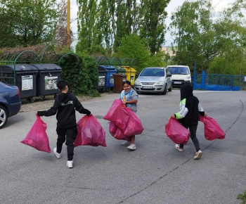 Aktuality / S Barbie sme vyčistili Furču - foto