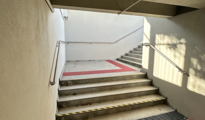 1. fotografia fotogalérie Aktuality / Podchod Adlerova-Kalinovská je už dostupný pre verejnosť - foto