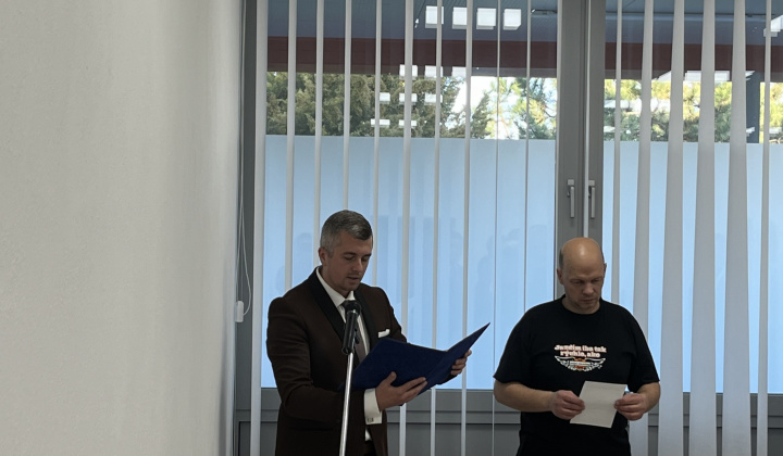 2. fotografia fotogalérie Aktuality / Na ustanovujúcom zasadnutí miestneho zastupiteľstva zložil sľub nový starosta mestskej časti Dominik Babušík - foto