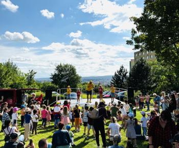 Aktuality / Park pri fontáne ožil Medzinárodným dňom detí - foto