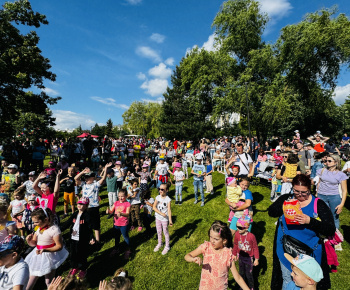 Aktuality / Park pri fontáne ožil Medzinárodným dňom detí - foto